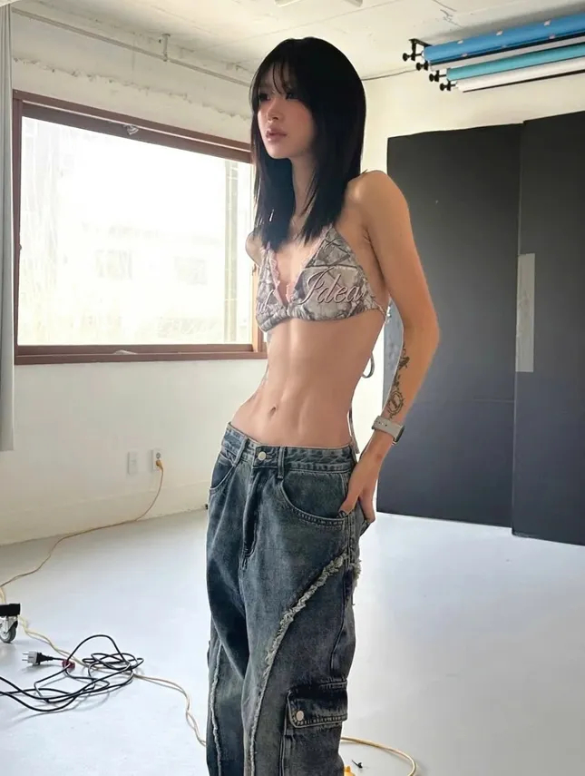 Con gái diễn viên Choi Jin Sil giảm cân ngoạn mục từ 96kg xuống còn 41kg nhưng 1 thứ lộ ra khiến nhiều người thấy lo lắng- Ảnh 4. Con gái diễn viên Choi Jin Sil giảm cân ngoạn mục từ 96kg xuống còn 41kg nhưng 1 thứ lộ ra khiến nhiều người thấy lo lắng- Ảnh 4.