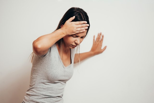 Dấu hiệu ĐỘT QUỴ kéo dài suốt 2 năm, cô gái 25 tuổi tưởng bị cận thị, nhận trái đắng: Liệt nửa người, không thể tự vệ sinh cá nhân… - Ảnh 2. Dấu hiệu ĐỘT QUỴ kéo dài suốt 2 năm, cô gái 25 tuổi tưởng bị cận thị, nhận trái đắng: Liệt nửa người, không thể tự vệ sinh cá nhân… - Ảnh 2.