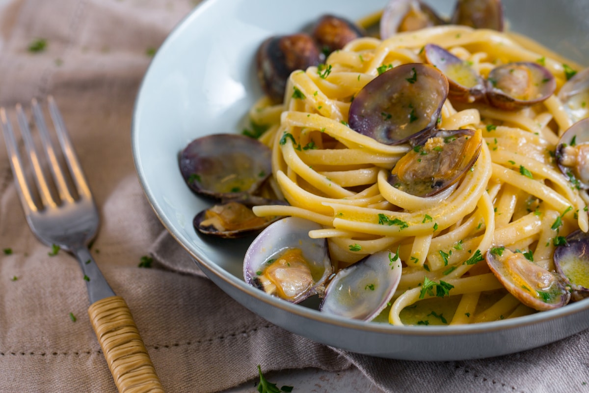 linguine-with-clams-and-bottarga1200x800-17503222660602051508750-1750324978029-17503249785471843560249-1750387615508-17503876156171833363902.jpg