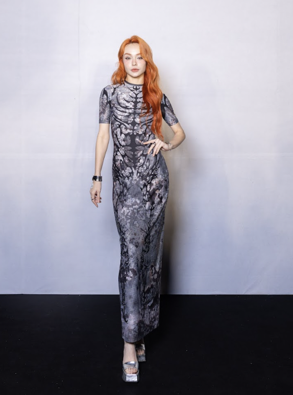 HH Phương Khánh lên đồ "chất - lạ", Ái Phương, Tóc Tiên sexy hết nấc trên thảm đỏ thời trang - Ảnh 3. HH Phương Khánh lên đồ "chất - lạ", Ái Phương, Tóc Tiên sexy hết nấc trên thảm đỏ thời trang - Ảnh 3.