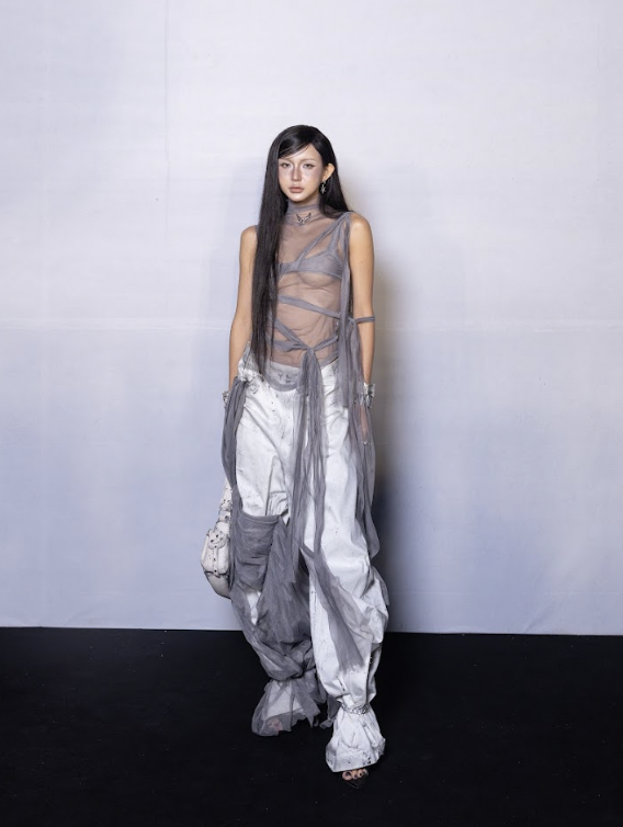 HH Phương Khánh lên đồ "chất - lạ", Ái Phương, Tóc Tiên sexy hết nấc trên thảm đỏ thời trang - Ảnh 10. HH Phương Khánh lên đồ "chất - lạ", Ái Phương, Tóc Tiên sexy hết nấc trên thảm đỏ thời trang - Ảnh 10.