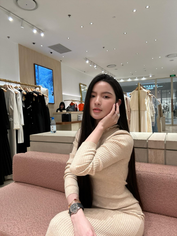 Chu Thanh Huyền khoe doanh thu bán hàng trong hơn 60 phút được 1,6 tỷ đồng với gần 5 nghìn đơn hàng - Ảnh 2. Chu Thanh Huyền khoe doanh thu bán hàng trong hơn 60 phút được 1,6 tỷ đồng với gần 5 nghìn đơn hàng - Ảnh 2.