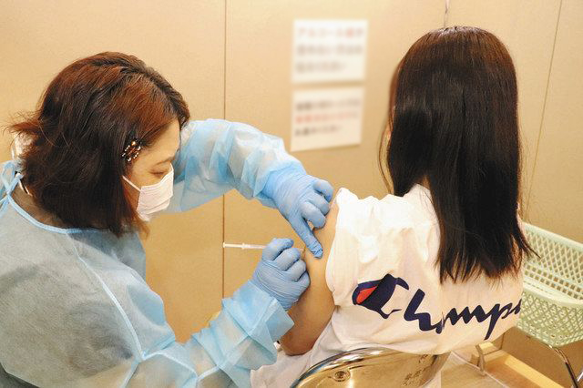 Nữ giới có cần tiêm nhắc lại vắc xin HPV định kỳ hay không? - Ảnh 2. Nữ giới có cần tiêm nhắc lại vắc xin HPV định kỳ hay không? - Ảnh 2.