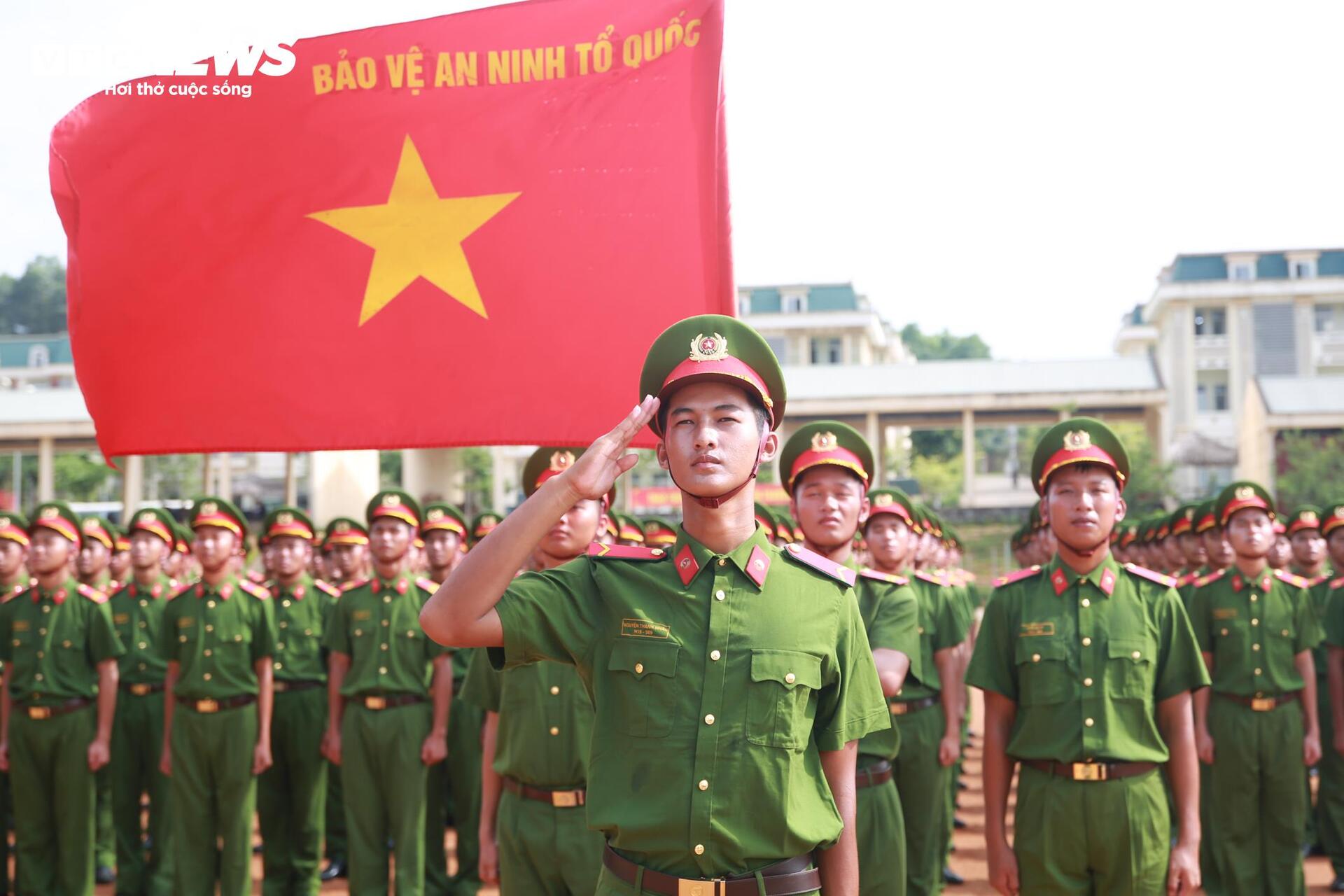 Chiến sĩ luyện tập dưới nắng lửa, chuẩn bị diễu binh Quốc khánh 2/9 - Ảnh 2. Chiến sĩ luyện tập dưới nắng lửa, chuẩn bị diễu binh Quốc khánh 2/9 - Ảnh 2.