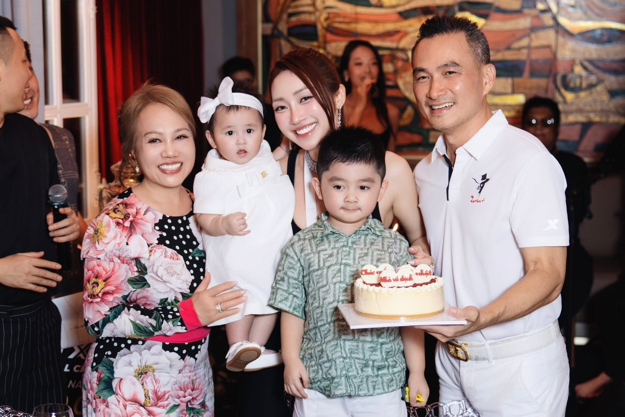 chi-bao-2-17501518080771289580958-1750221704220-1750221704387508241009-1750633121895-1750633121987889344823.jpg