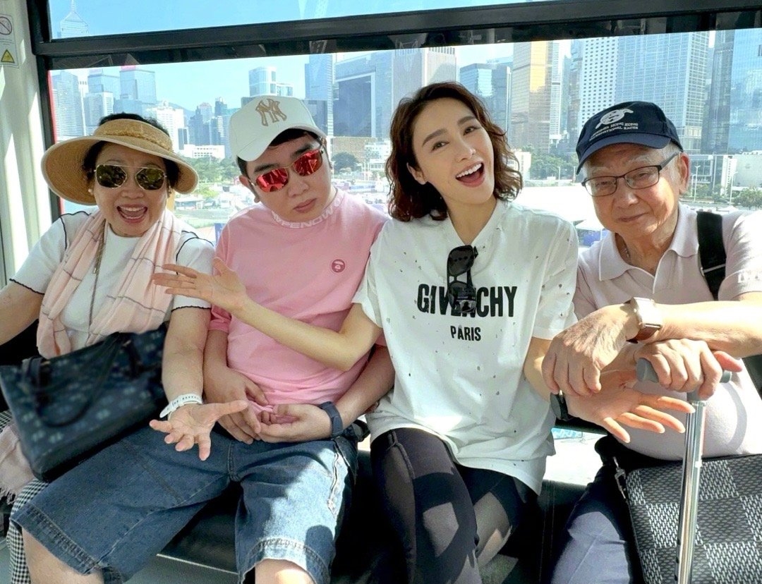 Đệ nhất mỹ nhân Hong Kong bị đồn yêu Lý Hùng, giải nghệ vì 2 người đàn ông tàn tật bây giờ ra sao? - Ảnh 4. Đệ nhất mỹ nhân Hong Kong bị đồn yêu Lý Hùng, giải nghệ vì 2 người đàn ông tàn tật bây giờ ra sao? - Ảnh 4.