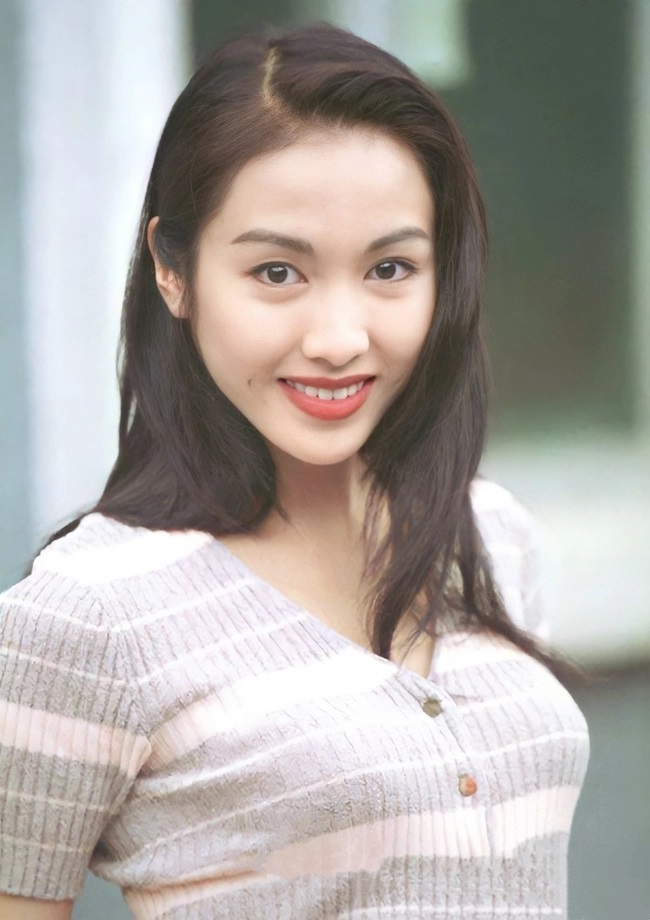 Đệ nhất mỹ nhân Hong Kong bị đồn yêu Lý Hùng, giải nghệ vì 2 người đàn ông tàn tật bây giờ ra sao? - Ảnh 3. Đệ nhất mỹ nhân Hong Kong bị đồn yêu Lý Hùng, giải nghệ vì 2 người đàn ông tàn tật bây giờ ra sao? - Ảnh 3.