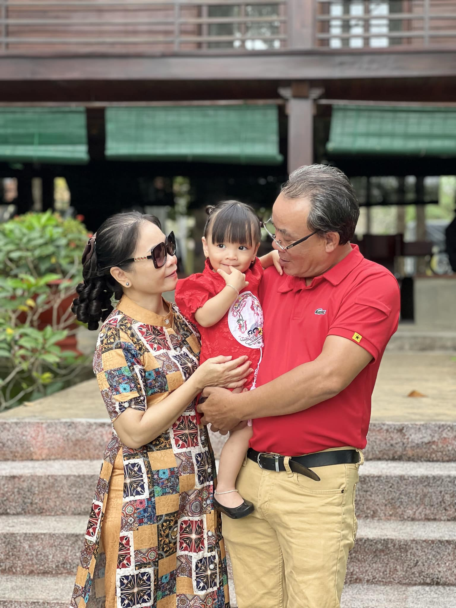 Nam nghệ sĩ lấy vợ gia thế, ở hơn 1 năm nửa đêm ôm quần áo bỏ trốn, U60 mới mua được nhà trả góp - Ảnh 4. Nam nghệ sĩ lấy vợ gia thế, ở hơn 1 năm nửa đêm ôm quần áo bỏ trốn, U60 mới mua được nhà trả góp - Ảnh 4.