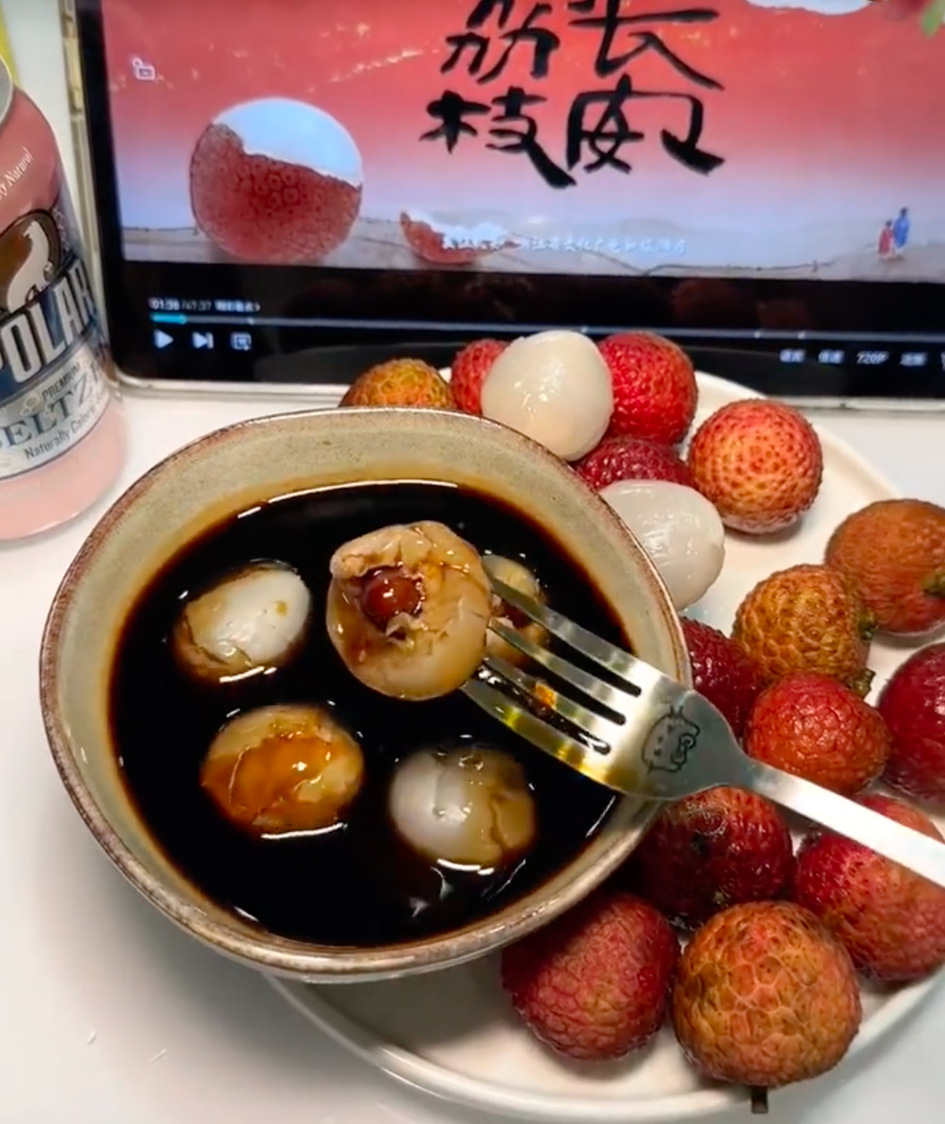 Loạt món ăn từ vải gây hoang mang: Người chấm xì dầu, người trộn với... ớt tỏi - Ảnh 3. Loạt món ăn từ vải gây hoang mang: Người chấm xì dầu, người trộn với... ớt tỏi - Ảnh 3.