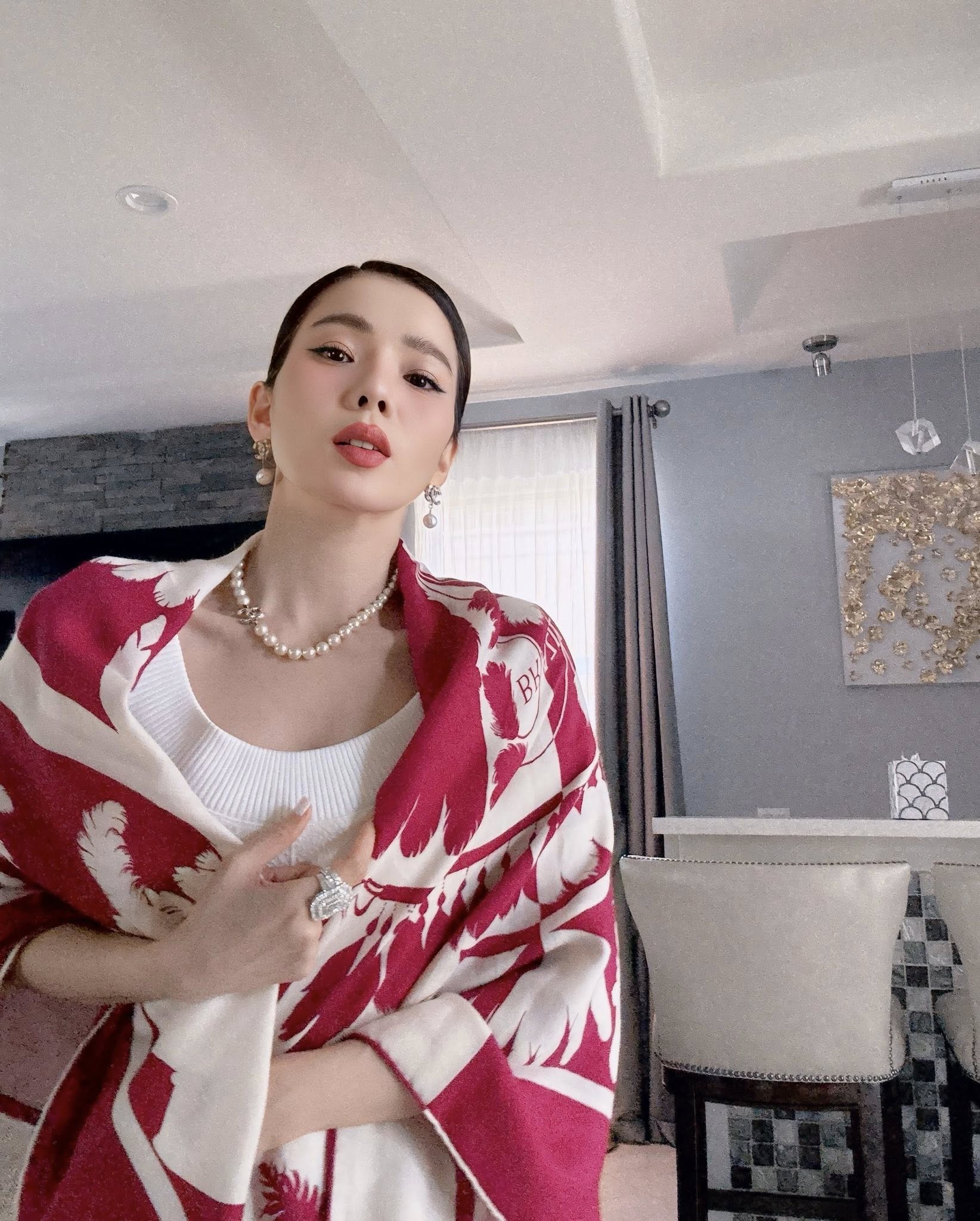 1 ca sĩ Việt vừa bị 1 ca sĩ Việt vừa bị