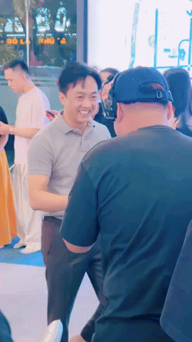 download-16-17506457546961578799796-1750674557193-17506745578231449496959.gif