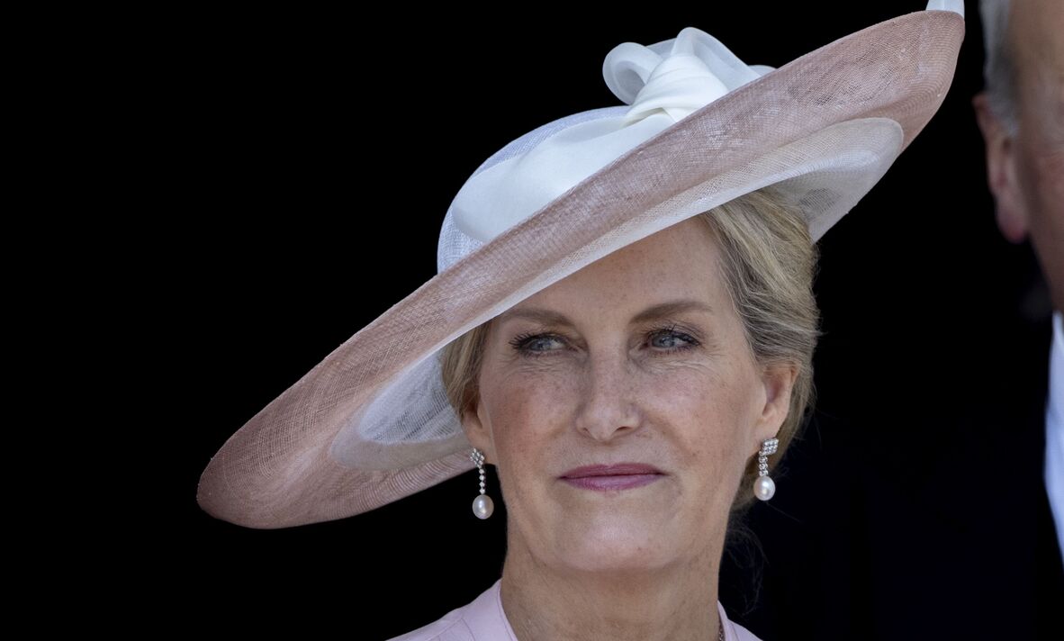 Phản ứng “cực gắt” của Công tước phu nhân xứ Edinburgh khi bị hỏi về việc thay thế Meghan Markle- Ảnh 1. Phản ứng “cực gắt” của Công tước phu nhân xứ Edinburgh khi bị hỏi về việc thay thế Meghan Markle- Ảnh 1.