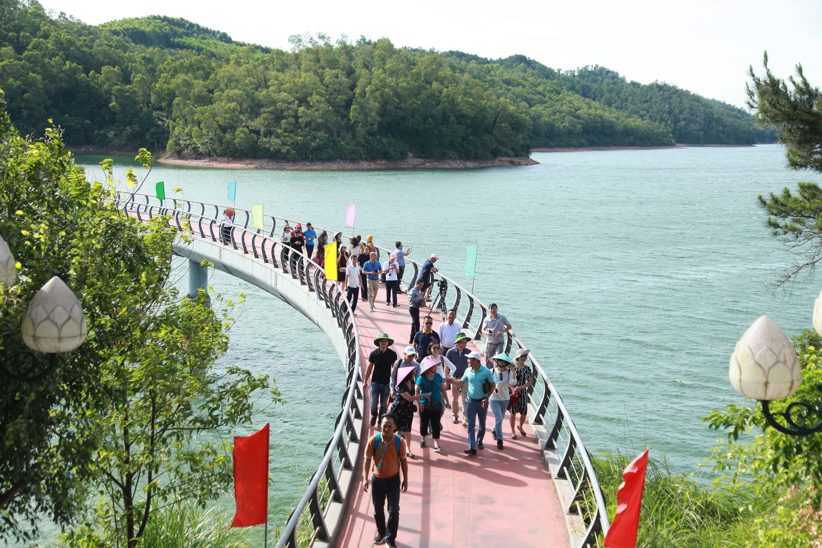 Hành trình chạm vào vẻ đẹp nguyên sơ với những món ngon gói trọn hương vị đậm đà, là đặc sản Hành trình chạm vào vẻ đẹp nguyên sơ với những món ngon gói trọn hương vị đậm đà, là đặc sản