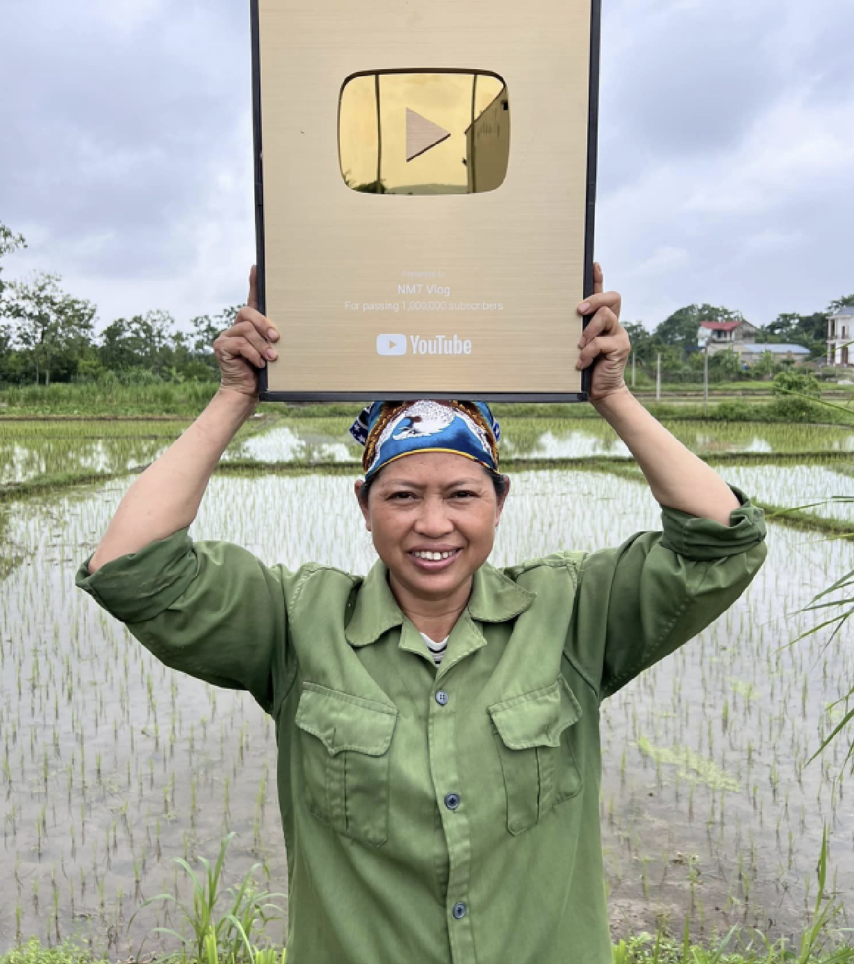 Người đứng sau 'đế chế ăn vặt - Ăn Cùng Bà Tuyết’ vừa thông báo giải thể ‘LÀ AI, GIÀU CỠ NÀO mà đóng thuế thu nhập hàng trăm triệu đồng? - Ảnh 3. Người đứng sau 'đế chế ăn vặt - Ăn Cùng Bà Tuyết’ vừa thông báo giải thể ‘LÀ AI, GIÀU CỠ NÀO mà đóng thuế thu nhập hàng trăm triệu đồng? - Ảnh 3.