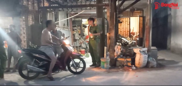 Clip cận cảnh hiện trường phát hiện bộ xương người trong bồn chứa nước gia đình tại Đồng Nai - Ảnh 4. Clip cận cảnh hiện trường phát hiện bộ xương người trong bồn chứa nước gia đình tại Đồng Nai - Ảnh 4.