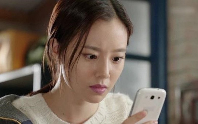 Cô giúp việc cũ đột nhiên nhắn: "Chị không biết chứ chồng chị từng…", đọc xong mà tôi bủn rủn tay chân- Ảnh 1.