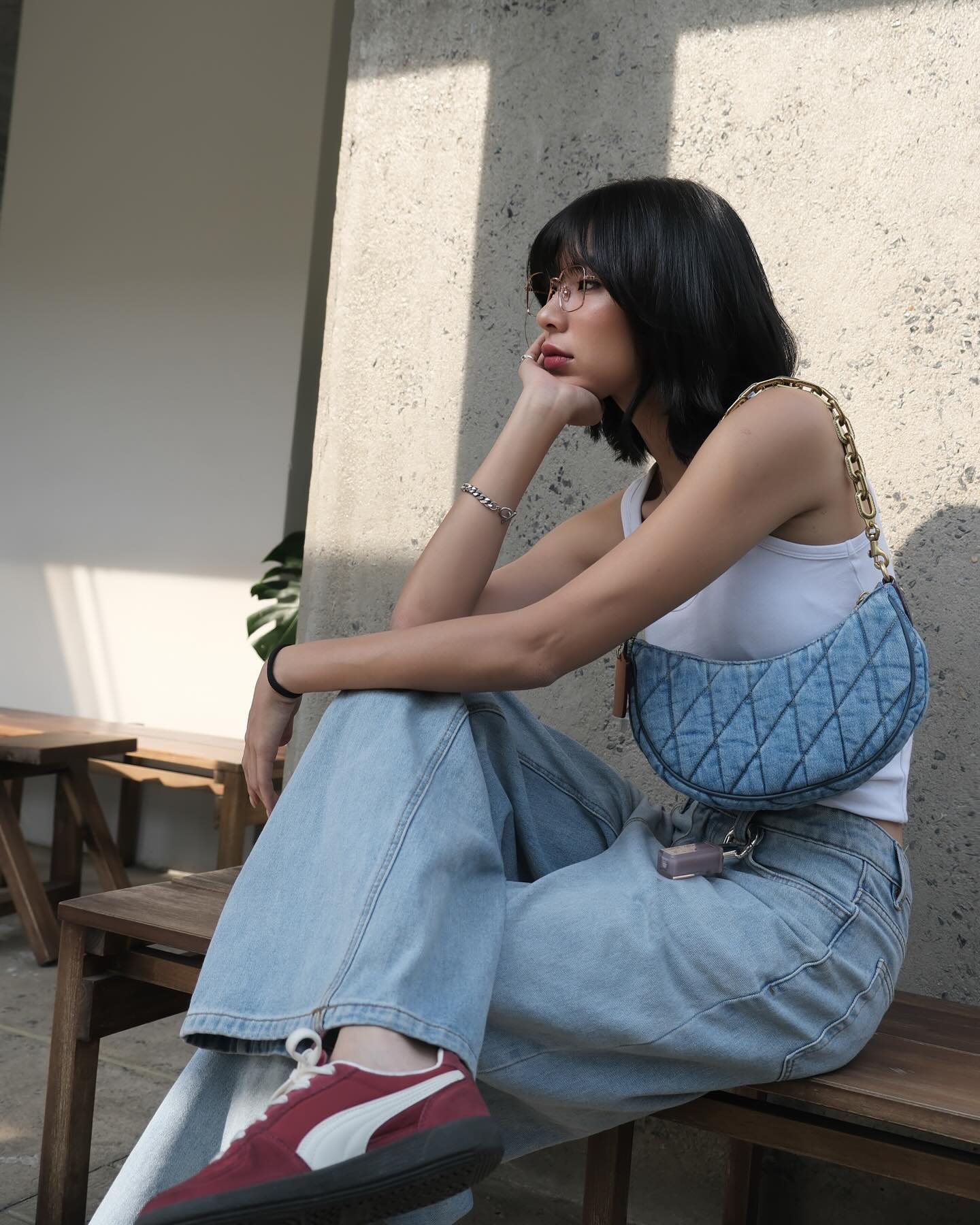 Quần jeans rất đơn giản nhưng sao Việt lại khéo mặc theo 10 cách long lanh, sang chảnh - Ảnh 4. Quần jeans rất đơn giản nhưng sao Việt lại khéo mặc theo 10 cách long lanh, sang chảnh - Ảnh 4.