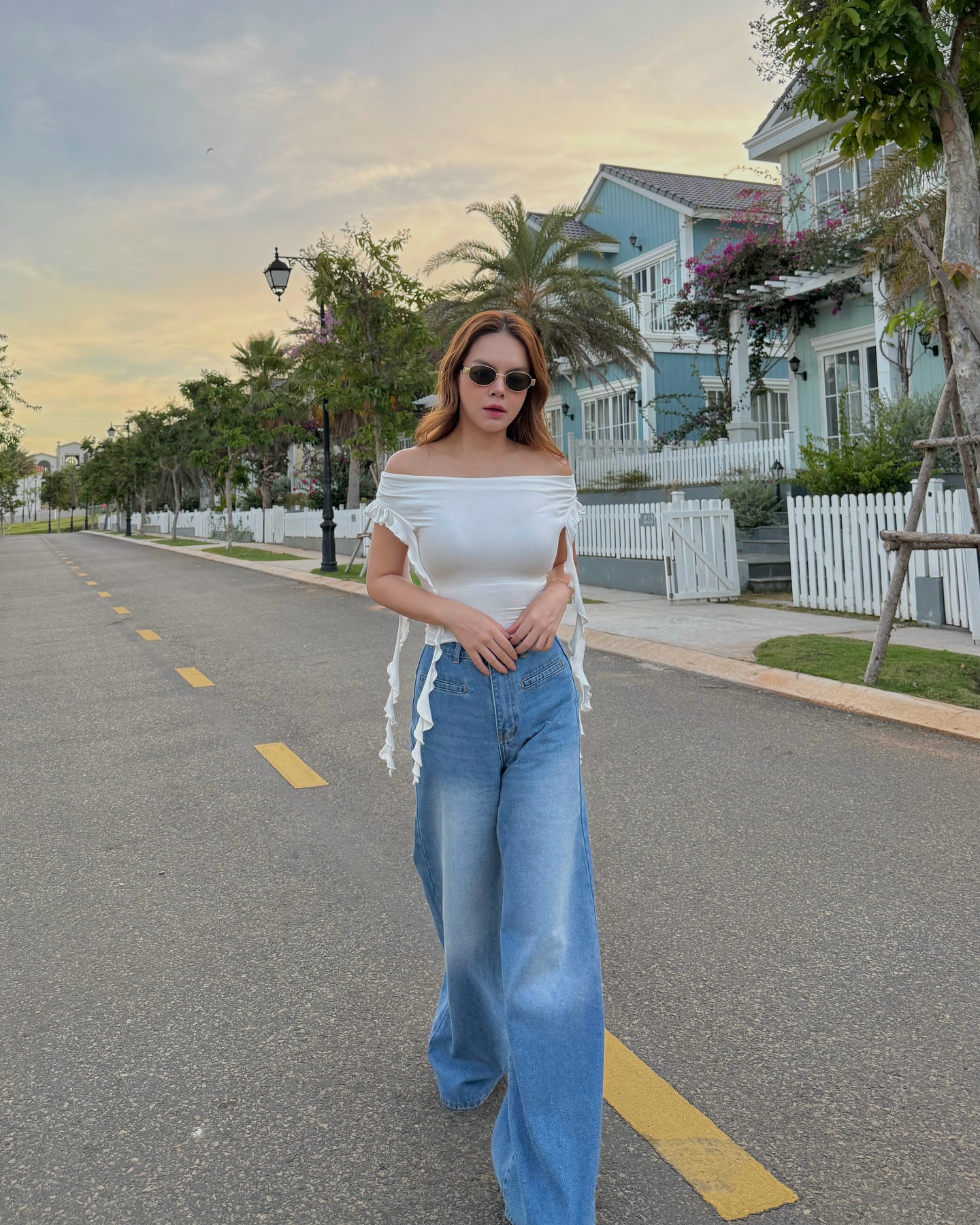 Quần jeans rất đơn giản nhưng sao Việt lại khéo mặc theo 10 cách long lanh, sang chảnh - Ảnh 3. Quần jeans rất đơn giản nhưng sao Việt lại khéo mặc theo 10 cách long lanh, sang chảnh - Ảnh 3.
