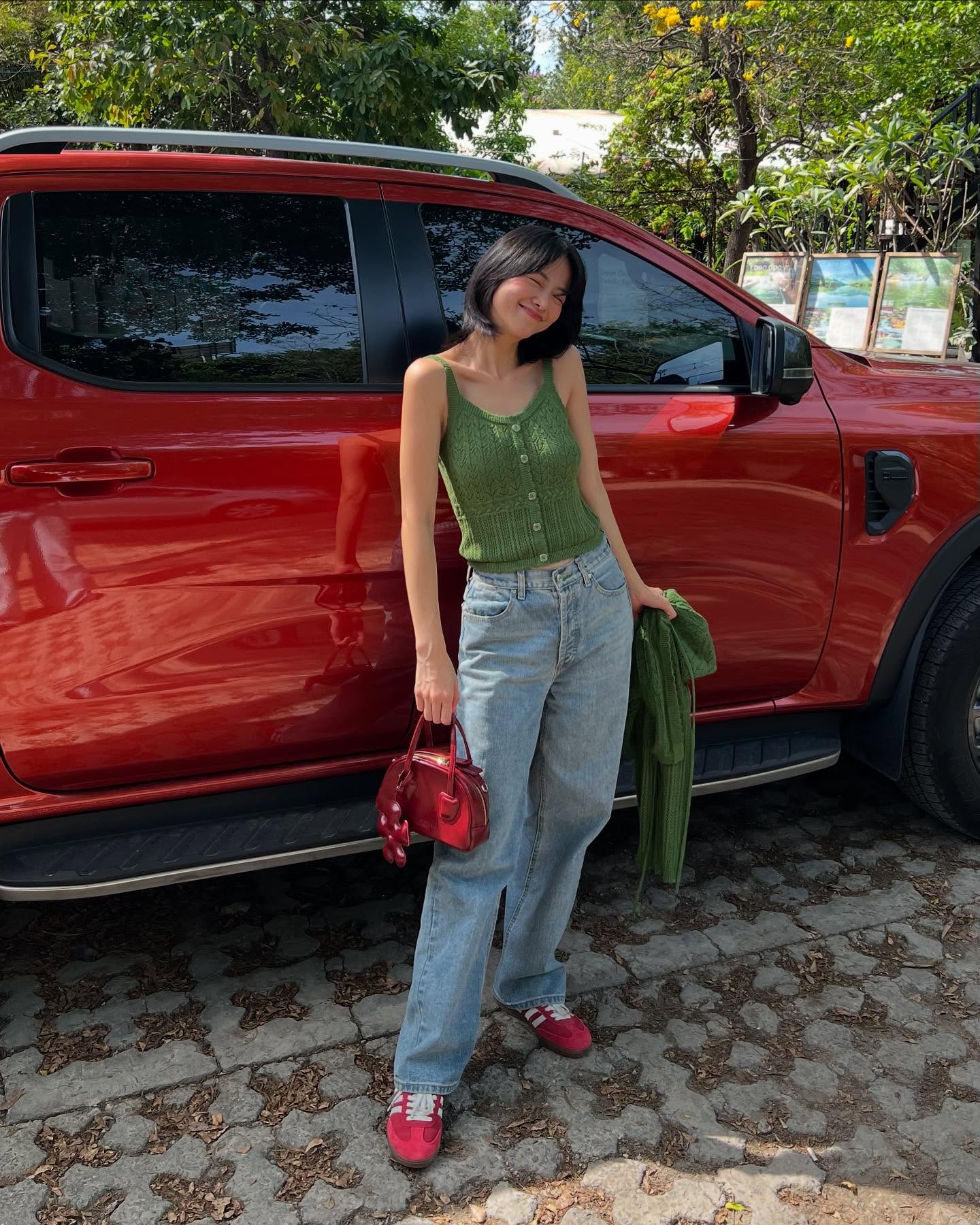 Quần jeans rất đơn giản nhưng sao Việt lại khéo mặc theo 10 cách long lanh, sang chảnh - Ảnh 2. Quần jeans rất đơn giản nhưng sao Việt lại khéo mặc theo 10 cách long lanh, sang chảnh - Ảnh 2.