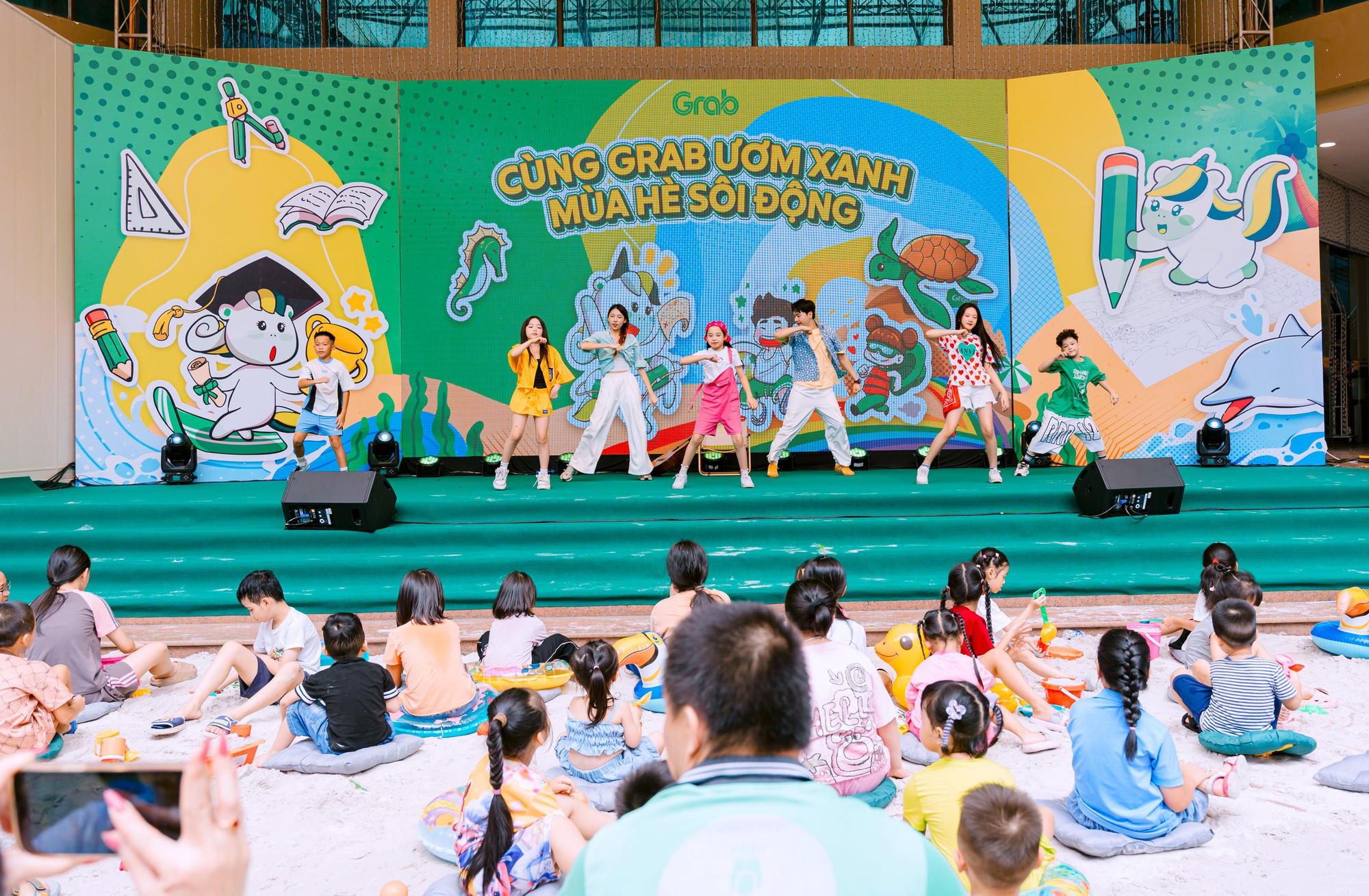 Mùa hè đầy ắp kỷ niệm cho gia đình đối tác với chuỗi sự kiện “Cùng Grab ươm xanh 2025”- Ảnh 2.
