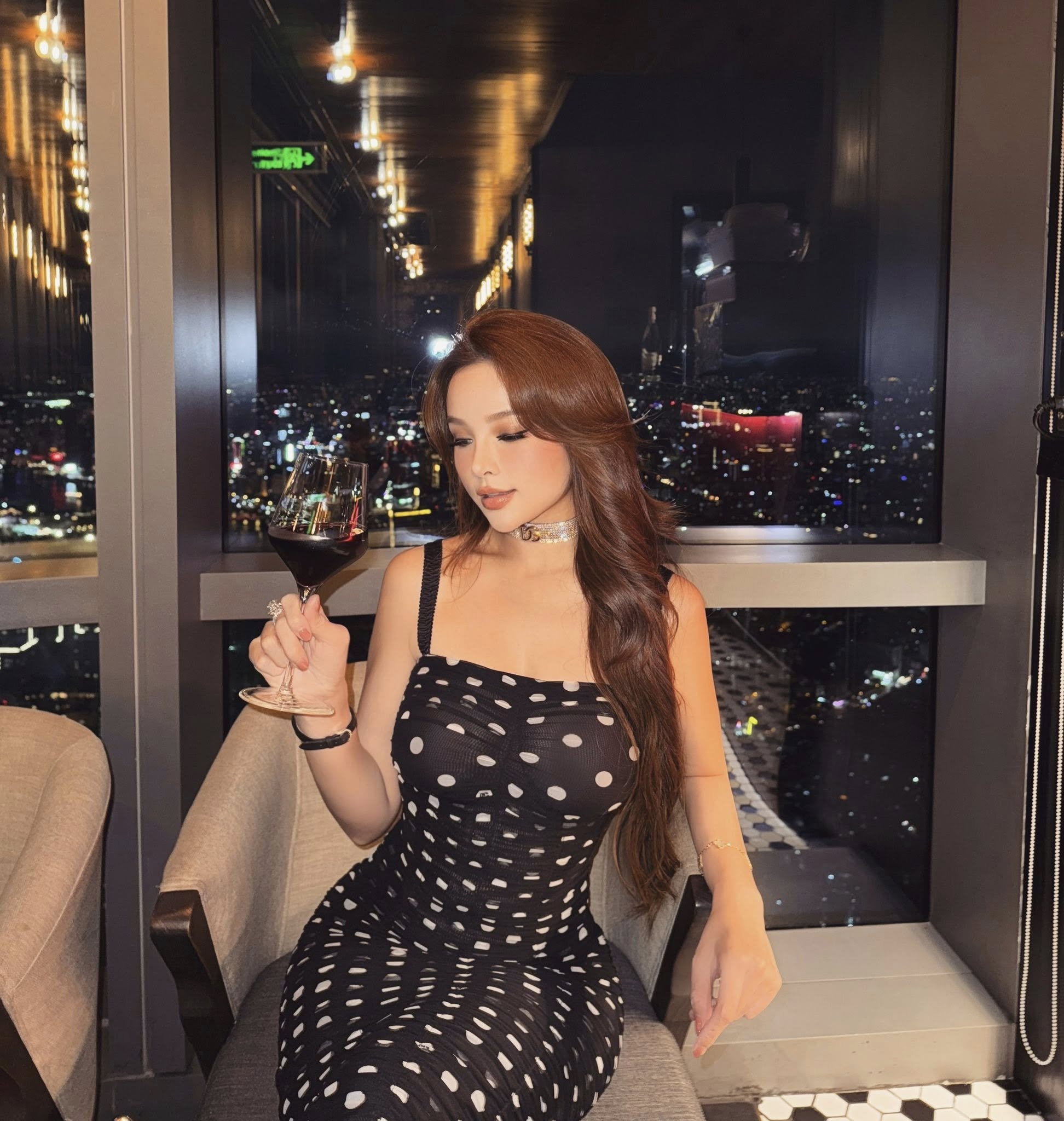 Huyền Baby đọ sắc cùng mẹ ruột và chị gái, dân mạng Huyền Baby đọ sắc cùng mẹ ruột và chị gái, dân mạng