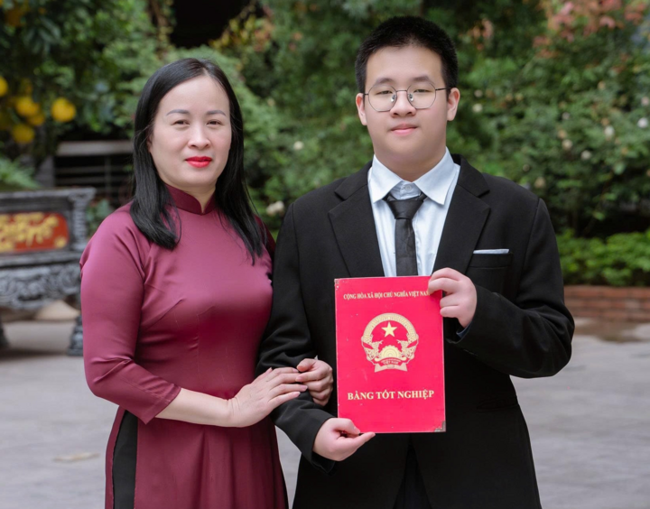 Thừa 10 điểm, nam sinh thành thủ khoa chuyên Toán 2 trường khó nhằn nhất Hà Nội - Ảnh 2. Thừa 10 điểm, nam sinh thành thủ khoa chuyên Toán 2 trường khó nhằn nhất Hà Nội - Ảnh 2.