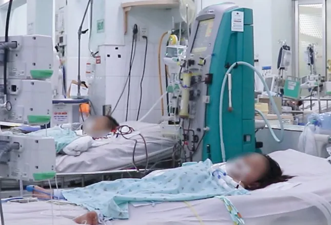 Sốt xuất huyết b&ugrave;ng ph&aacute;t sớm, h&agrave;ng loạt trẻ nguy kịch v&igrave; đến viện muộn - Ảnh 2.