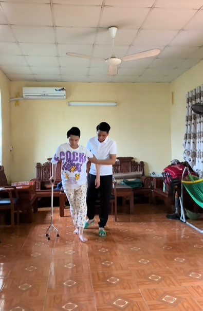 Ngôn tình của đôi vợ chồng Hà Nội dìu nhau qua cửa tử trước khi ly thân gây tranh cãi - Ảnh 2. Ngôn tình của đôi vợ chồng Hà Nội dìu nhau qua cửa tử trước khi ly thân gây tranh cãi - Ảnh 2.