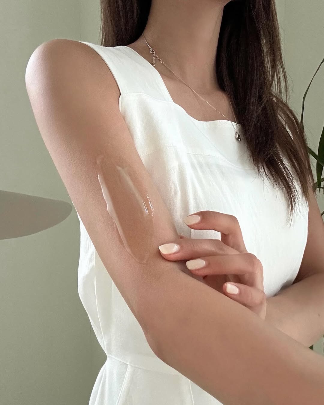 Làm thêm bước này trước khi thoa dưỡng thể sẽ giúp da mịn mướt và trắng lên thấy rõ - Ảnh 2. Làm thêm bước này trước khi thoa dưỡng thể sẽ giúp da mịn mướt và trắng lên thấy rõ - Ảnh 2.