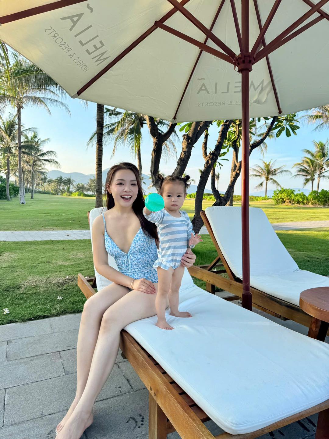 Hot mom Trinh Phạm đưa hai con nhỏ đi du lịch vẫn chill rạng rỡ, nhan sắc mẹ bỉm gây chú ý- Ảnh 3. Hot mom Trinh Phạm đưa hai con nhỏ đi du lịch vẫn chill rạng rỡ, nhan sắc mẹ bỉm gây chú ý- Ảnh 3.