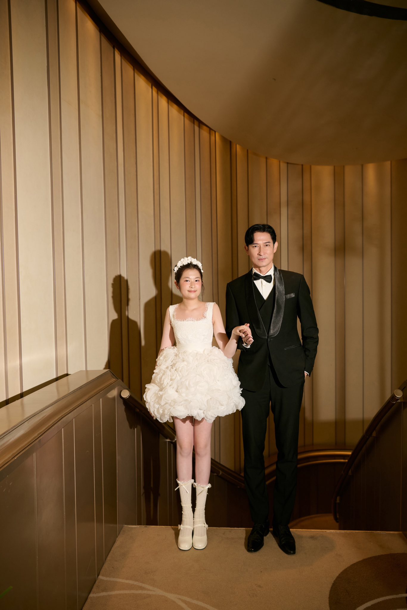 Con gái 13 tuổi của Huy Khánh gây sốt với màn catwalk Con gái 13 tuổi của Huy Khánh gây sốt với màn catwalk