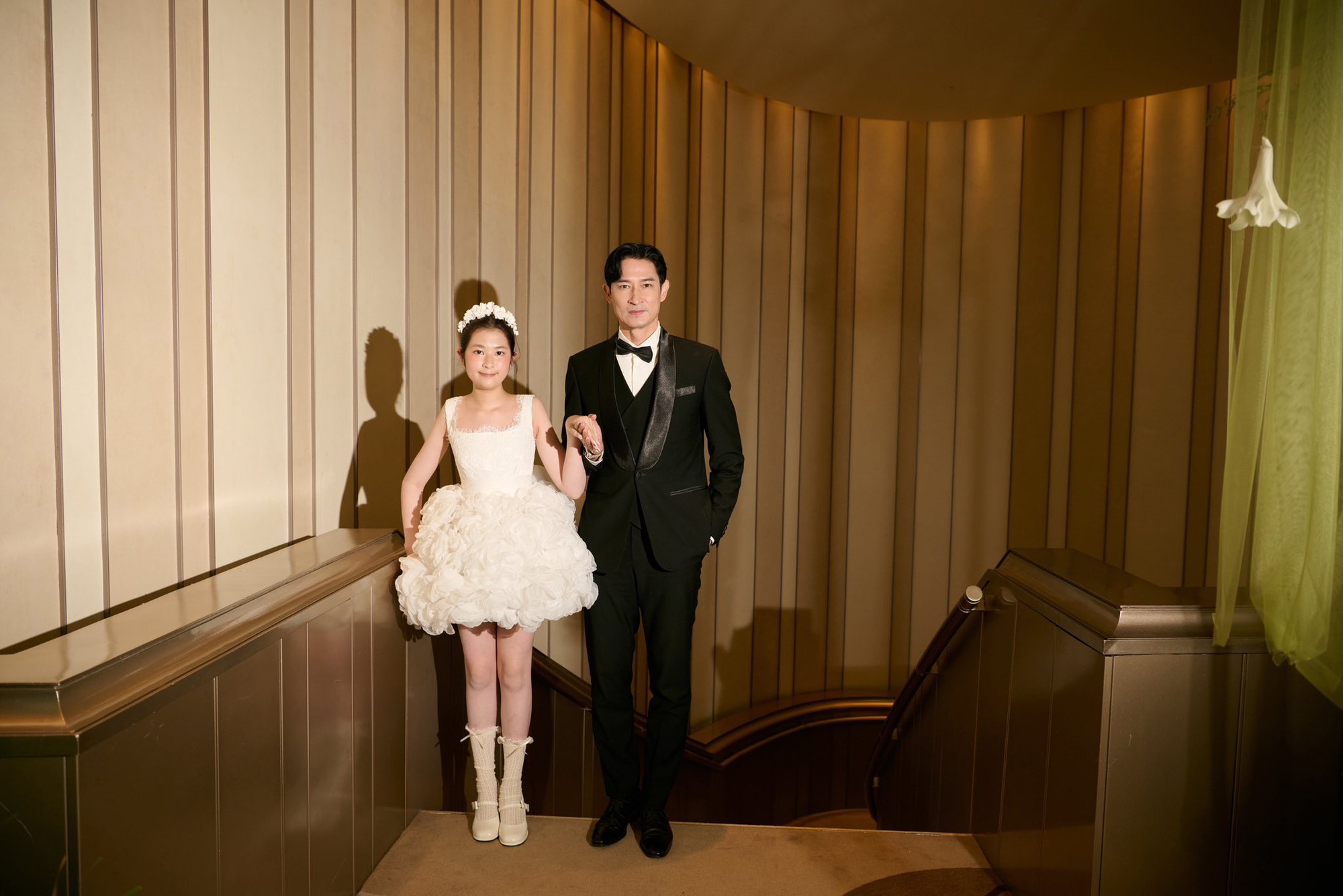 Con gái 13 tuổi của Huy Khánh gây sốt với màn catwalk Con gái 13 tuổi của Huy Khánh gây sốt với màn catwalk