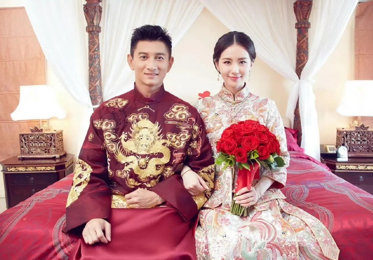 "Bắt cận" Lưu Thi Thi - Ngô Kỳ Long "né nhau như né tà", nghi diễn kịch đoàn tụ giữa tin ly hôn - Ảnh 4. "Bắt cận" Lưu Thi Thi - Ngô Kỳ Long "né nhau như né tà", nghi diễn kịch đoàn tụ giữa tin ly hôn - Ảnh 4.