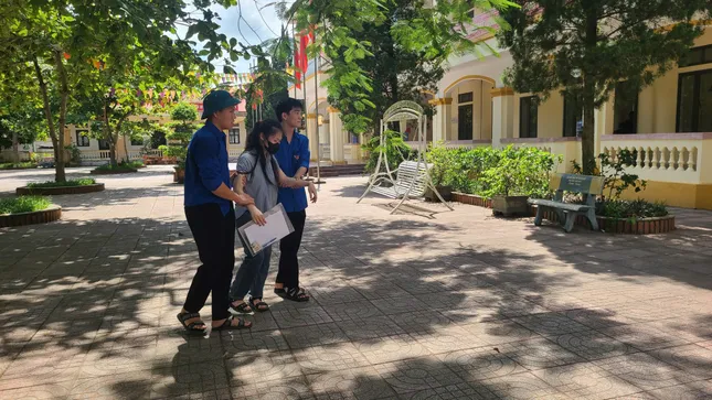 Nữ sinh khuyết tật không chọn 'đặc cách', quyết thi để chạm tới giấc mơ - Ảnh 1. Nữ sinh khuyết tật không chọn 'đặc cách', quyết thi để chạm tới giấc mơ - Ảnh 1.