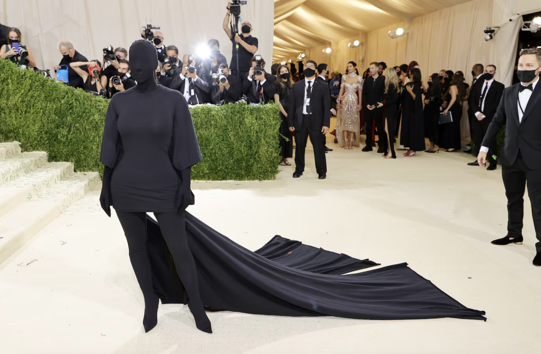 Lá thư từ chối thực tập của Balenciaga gây sốt: Màn “trả đũa” của Demna Gvasalia chăng?- Ảnh 12. Lá thư từ chối thực tập của Balenciaga gây sốt: Màn “trả đũa” của Demna Gvasalia chăng?- Ảnh 12.