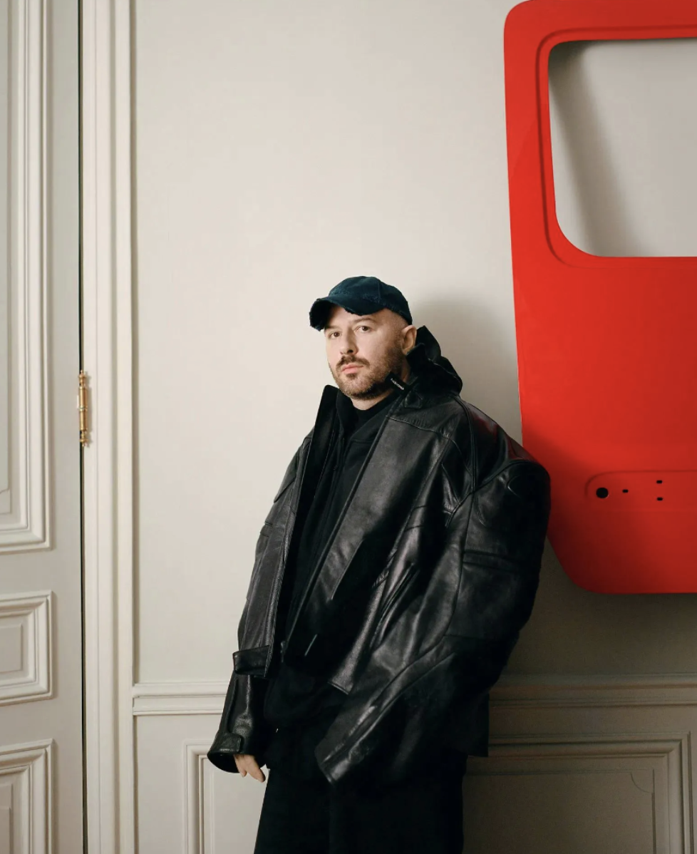 Lá thư từ chối thực tập của Balenciaga gây sốt: Màn “trả đũa” của Demna Gvasalia chăng?- Ảnh 1. Lá thư từ chối thực tập của Balenciaga gây sốt: Màn “trả đũa” của Demna Gvasalia chăng?- Ảnh 1.