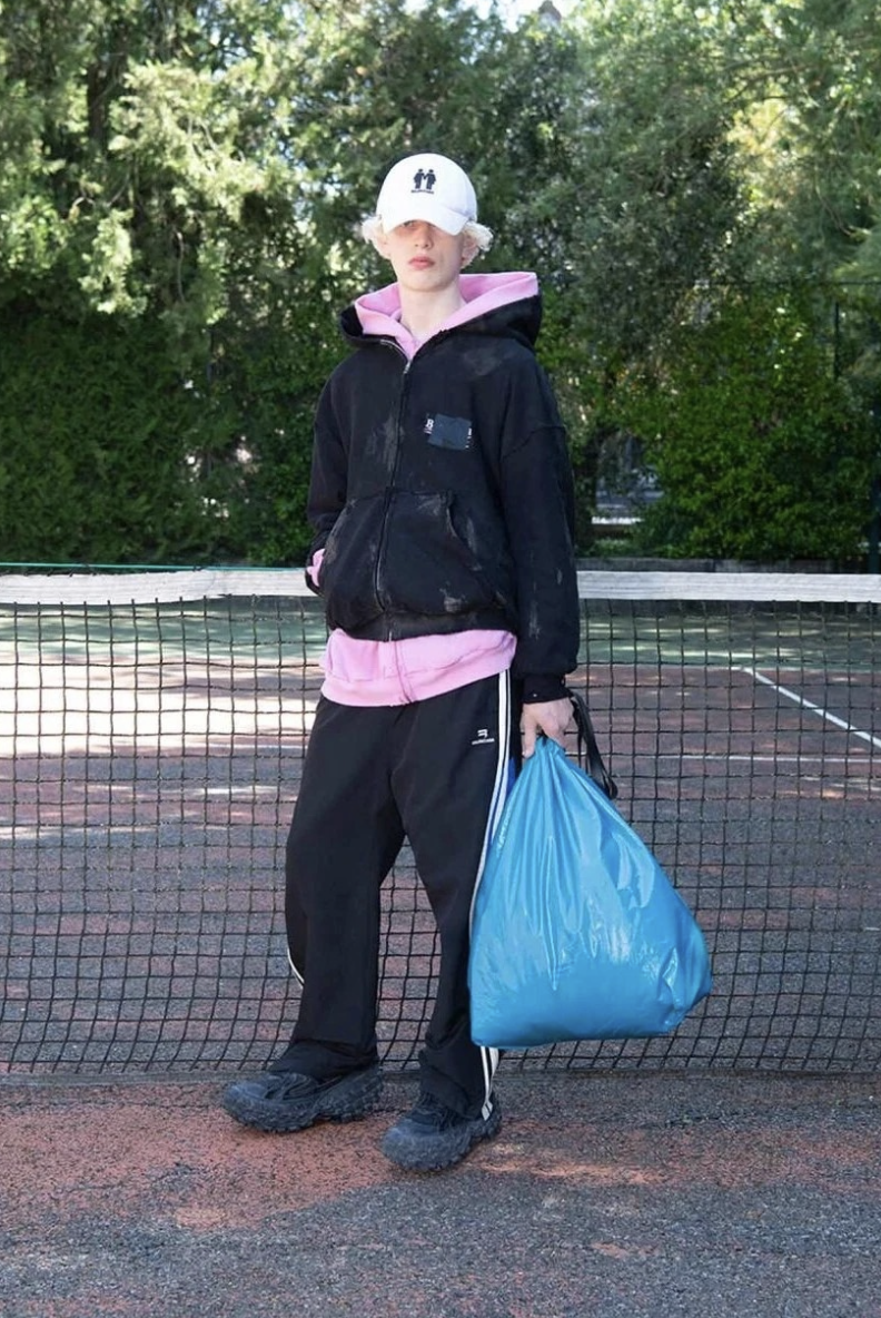 Lá thư từ chối thực tập của Balenciaga gây sốt: Màn “trả đũa” của Demna Gvasalia chăng?- Ảnh 16. Lá thư từ chối thực tập của Balenciaga gây sốt: Màn “trả đũa” của Demna Gvasalia chăng?- Ảnh 16.