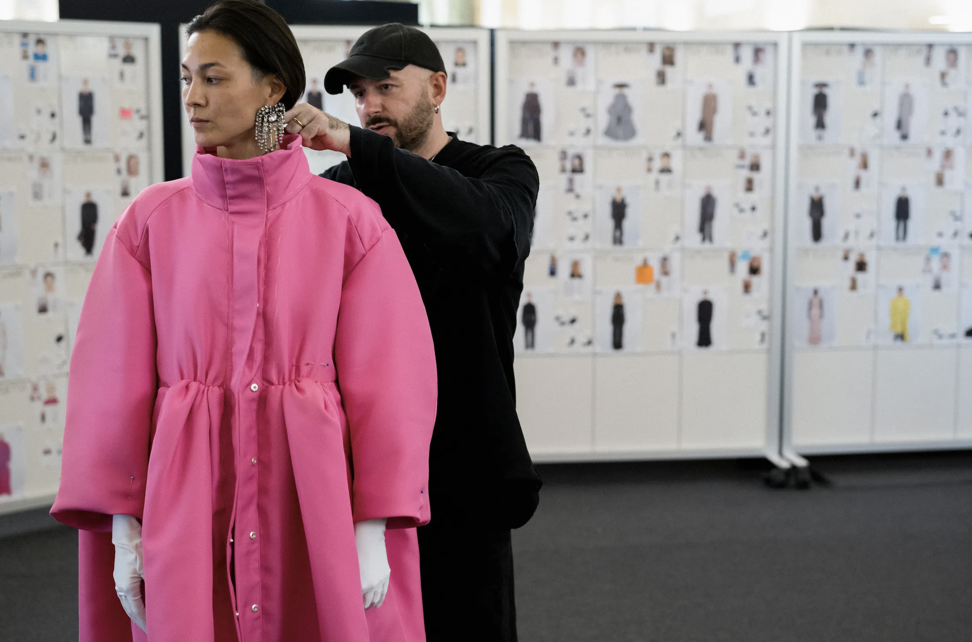 Lá thư từ chối thực tập của Balenciaga gây sốt: Màn “trả đũa” của Demna Gvasalia chăng?- Ảnh 8. Lá thư từ chối thực tập của Balenciaga gây sốt: Màn “trả đũa” của Demna Gvasalia chăng?- Ảnh 8.