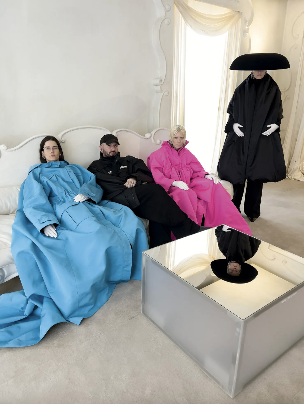 Lá thư từ chối thực tập của Balenciaga gây sốt: Màn “trả đũa” của Demna Gvasalia chăng?- Ảnh 9. Lá thư từ chối thực tập của Balenciaga gây sốt: Màn “trả đũa” của Demna Gvasalia chăng?- Ảnh 9.