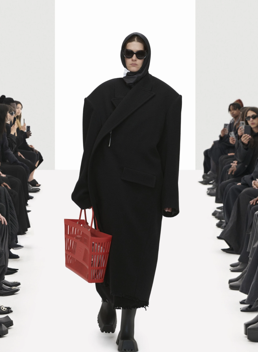 Lá thư từ chối thực tập của Balenciaga gây sốt: Màn “trả đũa” của Demna Gvasalia chăng?- Ảnh 22. Lá thư từ chối thực tập của Balenciaga gây sốt: Màn “trả đũa” của Demna Gvasalia chăng?- Ảnh 22.