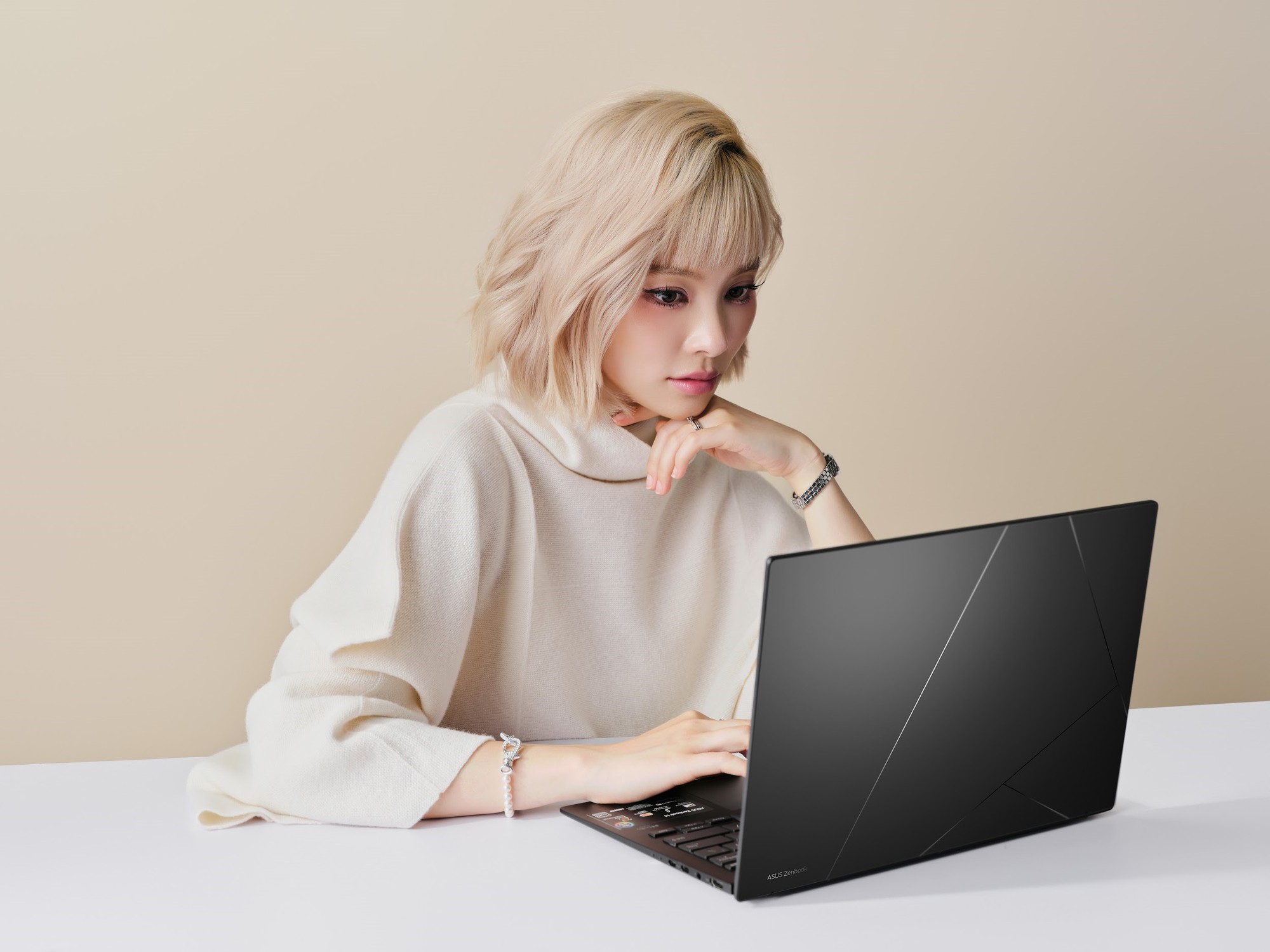 Khi công nghệ chạm cảm xúc: Cách ASUS đưa triết lý thiết kế vào Zenbook 14- Ảnh 6. Khi công nghệ chạm cảm xúc: Cách ASUS đưa triết lý thiết kế vào Zenbook 14- Ảnh 6.