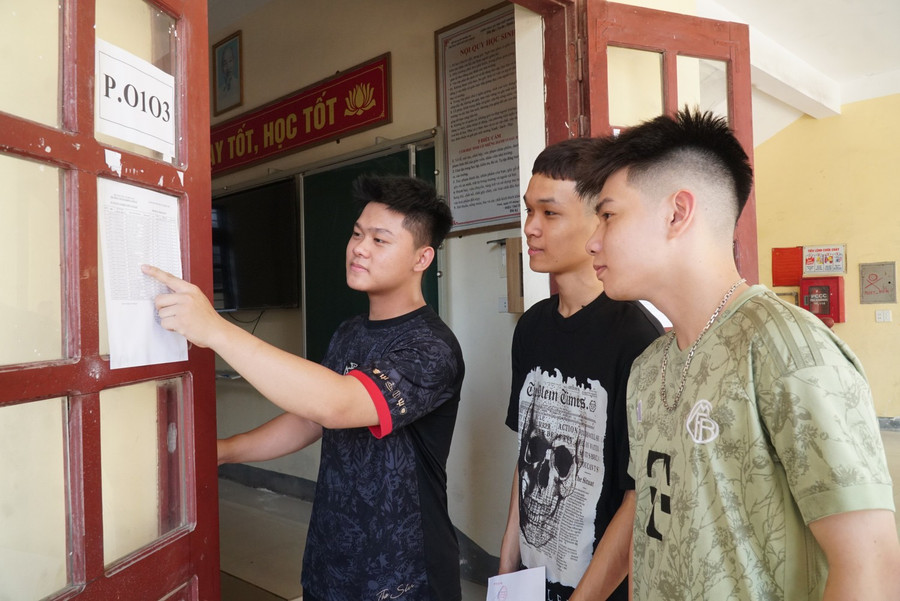 Chặn gian lận thi cử bằng thiết bị công nghệ cao - Ảnh 1. Chặn gian lận thi cử bằng thiết bị công nghệ cao - Ảnh 1.