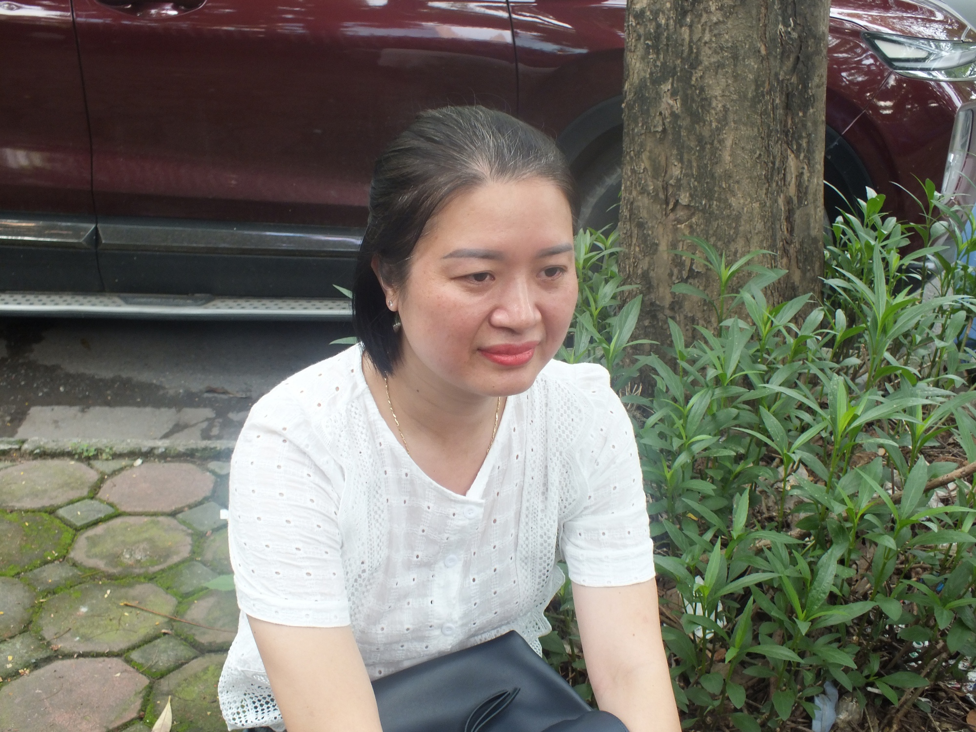 Trời nóng, cha mẹ vẫn ở lại, vì: Gặp cha mẹ đầu tiên sau khi thi xong là ký ức đẹp theo con suốt đời!- Ảnh 4. Trời nóng, cha mẹ vẫn ở lại, vì: Gặp cha mẹ đầu tiên sau khi thi xong là ký ức đẹp theo con suốt đời!- Ảnh 4.