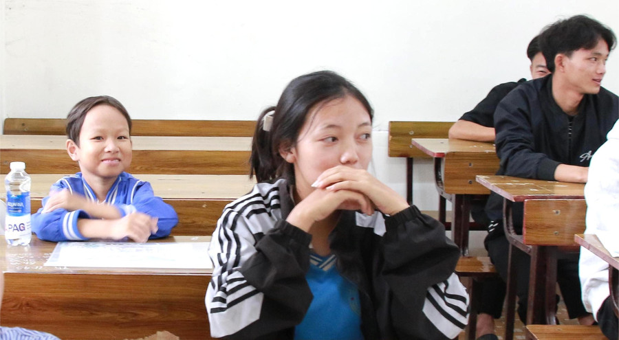 Nguyễn Văn Thiện - ‘dũng sĩ tí hon’ giữa Kỳ thi tốt nghiệp THPT - Ảnh 2. Nguyễn Văn Thiện - ‘dũng sĩ tí hon’ giữa Kỳ thi tốt nghiệp THPT - Ảnh 2.