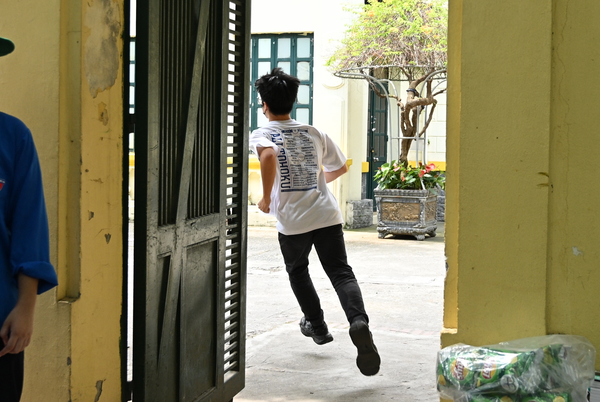 Thi tốt nghiệp THPT buổi 2: Chính thức hết giờ làm bài, đề thi "đổi mới" liệu có mưa điểm 10?- Ảnh 15. Thi tốt nghiệp THPT buổi 2: Chính thức hết giờ làm bài, đề thi "đổi mới" liệu có mưa điểm 10?- Ảnh 15.