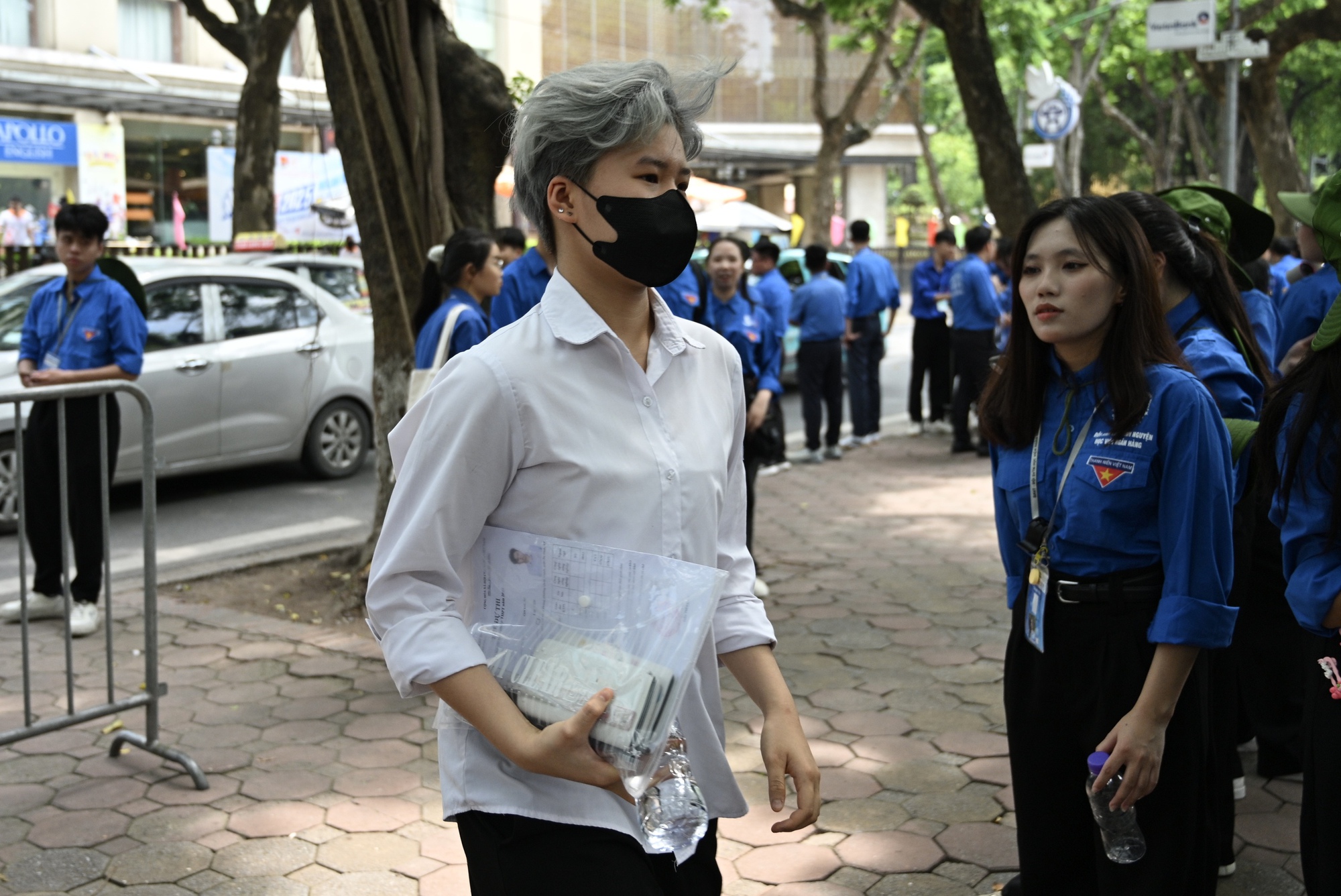 Thi tốt nghiệp THPT buổi 2: Chính thức hết giờ làm bài, đề thi "đổi mới" liệu có mưa điểm 10?- Ảnh 16. Thi tốt nghiệp THPT buổi 2: Chính thức hết giờ làm bài, đề thi "đổi mới" liệu có mưa điểm 10?- Ảnh 16.