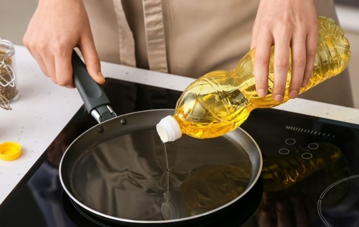 Dầu ăn cho vật nuôi gây hại thế nào khi dùng chế biến thực phẩm? - Ảnh 1. Dầu ăn cho vật nuôi gây hại thế nào khi dùng chế biến thực phẩm? - Ảnh 1.