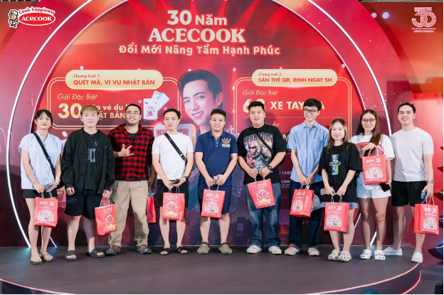 Bùng nổ sự kiện trao giải chương trình 30 Năm Acecook - Ảnh 5. Bùng nổ sự kiện trao giải chương trình 30 Năm Acecook - Ảnh 5.