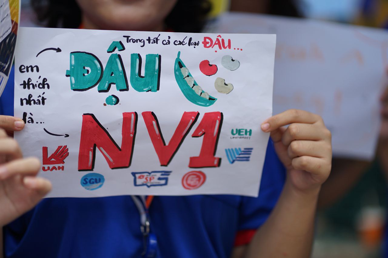 Thi tốt nghiệp THPT buổi 2: Chính thức hết giờ làm bài, đề thi "đổi mới" liệu có mưa điểm 10?- Ảnh 22. Thi tốt nghiệp THPT buổi 2: Chính thức hết giờ làm bài, đề thi "đổi mới" liệu có mưa điểm 10?- Ảnh 22.