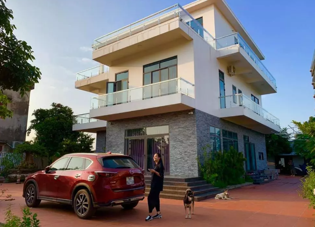 Vợ chồng Hữu Công đang gây chú ý trên MXH: Từng dính nghi vấn 'né thuế', sở hữu tài sản "khủng" cỡ nào? - Ảnh 4. Vợ chồng Hữu Công đang gây chú ý trên MXH: Từng dính nghi vấn 'né thuế', sở hữu tài sản "khủng" cỡ nào? - Ảnh 4.